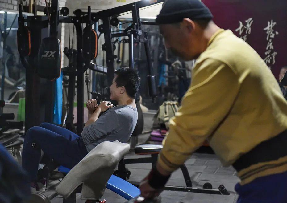 手套牌子健身好用吗_健身手套 牌子_手套牌子健身器械