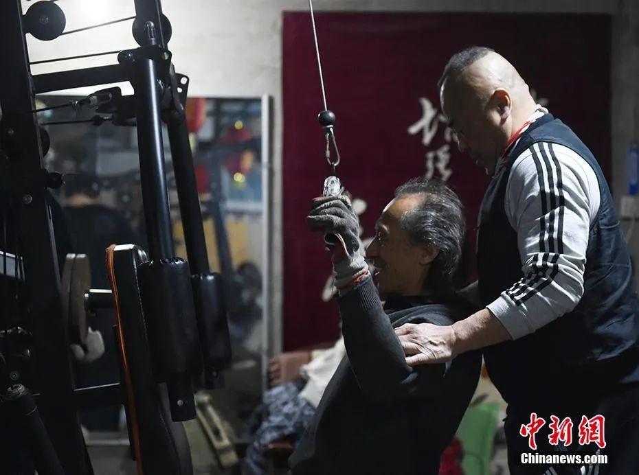 手套牌子健身好用吗_健身手套 牌子_手套牌子健身器械