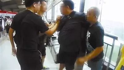 滚动新闻app_中新网娱乐滚动新闻_滚动新闻新浪网