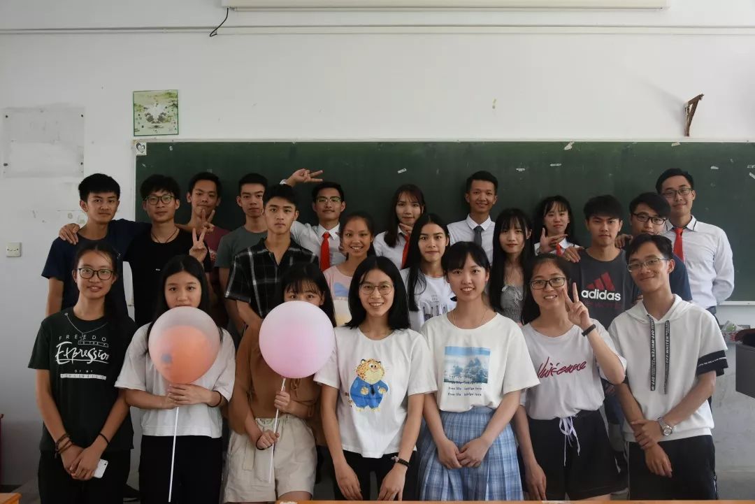 大学校运会通讯稿100字_大学生校运会通讯稿_大学学生会通讯稿