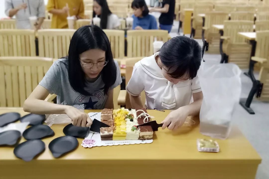 大学生校运会通讯稿_大学校运会通讯稿100字_大学学生会通讯稿
