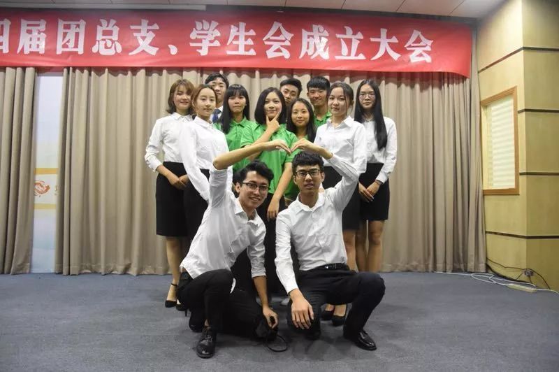 大学校运会通讯稿100字_大学生校运会通讯稿_大学学生会通讯稿
