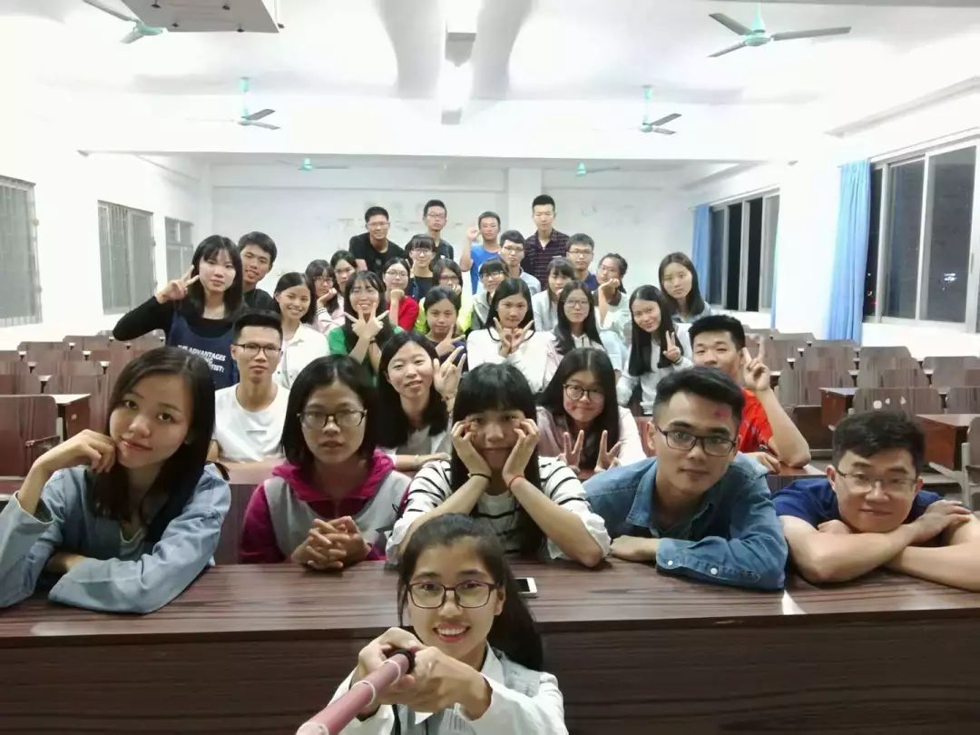 大学生校运会通讯稿_大学校运会通讯稿100字_大学学生会通讯稿