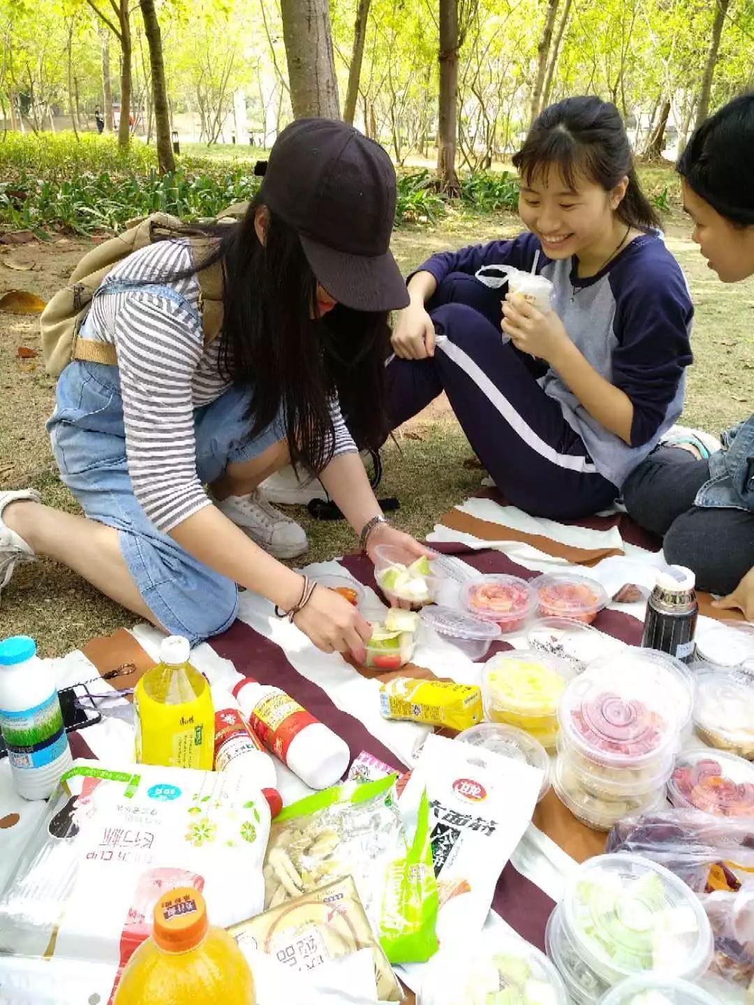 大学校运会通讯稿100字_大学生校运会通讯稿_大学学生会通讯稿