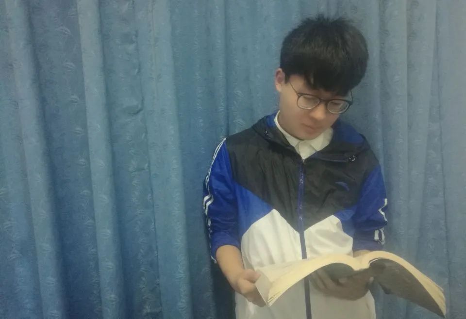 大学校运会通讯稿200字_大学生校运会通讯稿_校运会通讯稿件范文