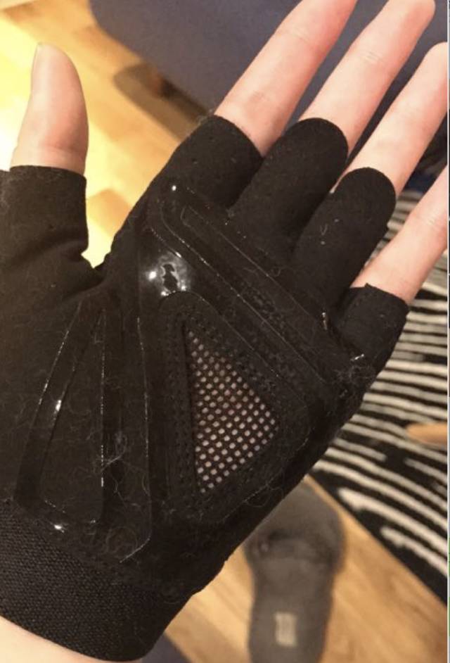 健身手套怎么选择_健身手套选择大一点还是小一点_手套健身选择什么材质