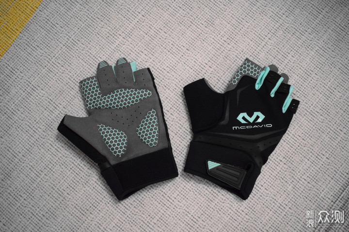 撸铁戴手套,你以为只是为了防止磨出老茧?_新浪众测