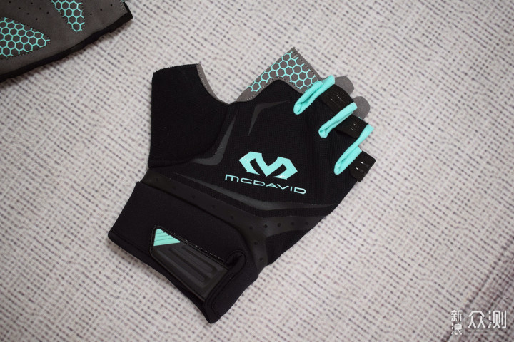 撸铁戴手套,你以为只是为了防止磨出老茧?_新浪众测