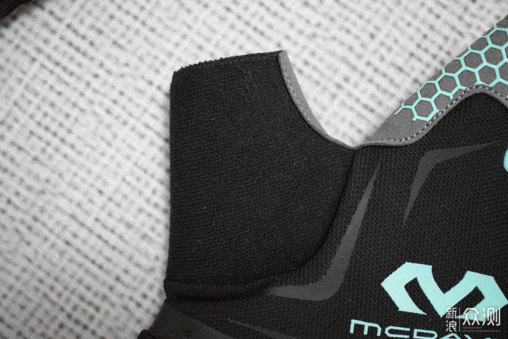 撸铁戴手套,你以为只是为了防止磨出老茧?_新浪众测