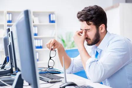 公司裁员优先级_高薪老员工裁员风险_劳动合同法案例分析ppt