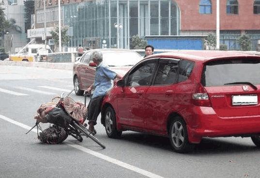 碰瓷党原来有三大“行规”,三种车他们绝不会碰,难怪成功率高!-有驾