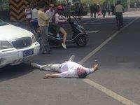 当碰瓷党碰到女司机_碰瓷党 豪车 女司机_碰瓷党 货车 驾驶安全