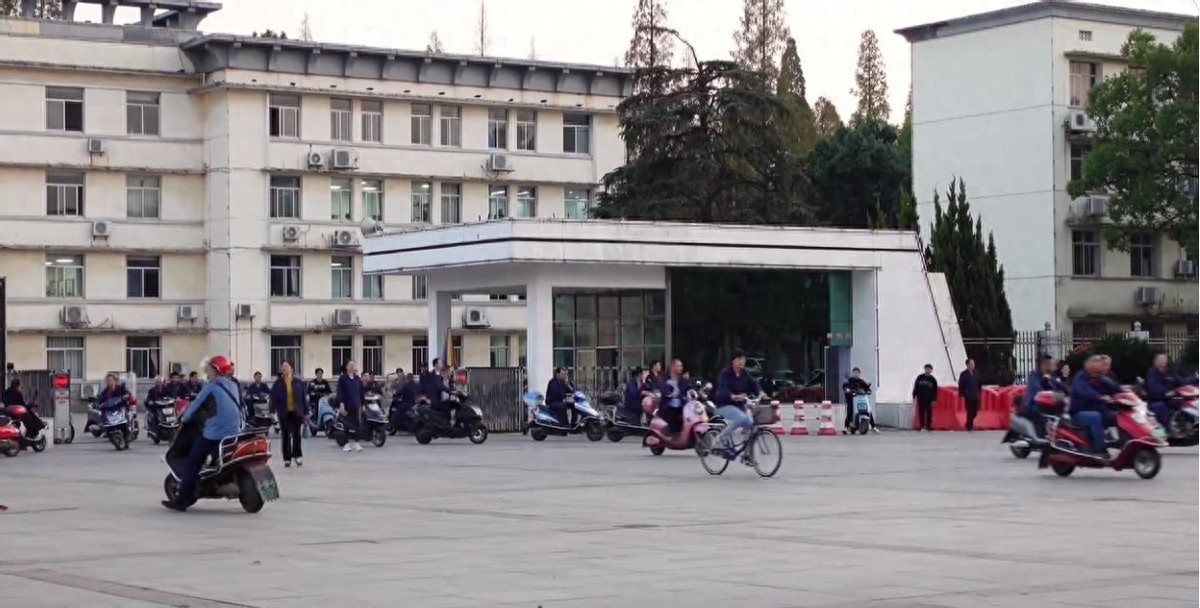 开元棋盘app官方版下载_开元棋盘app官网版下载-跑跑车 湘潭曾经的兵工厂，位置偏僻被誉为城市“飞地”，现在依然很繁华