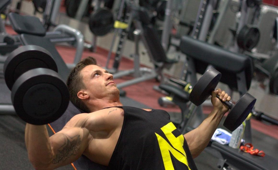 低成本健身_健身手套护腕_健身入门指南